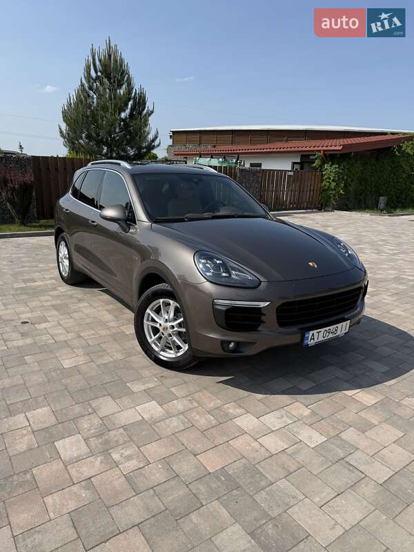 Внедорожник / Кроссовер Porsche Cayenne 2015 в 
