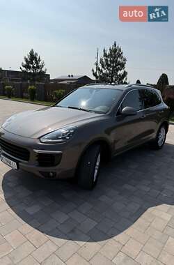 Внедорожник / Кроссовер Porsche Cayenne 2015 в 