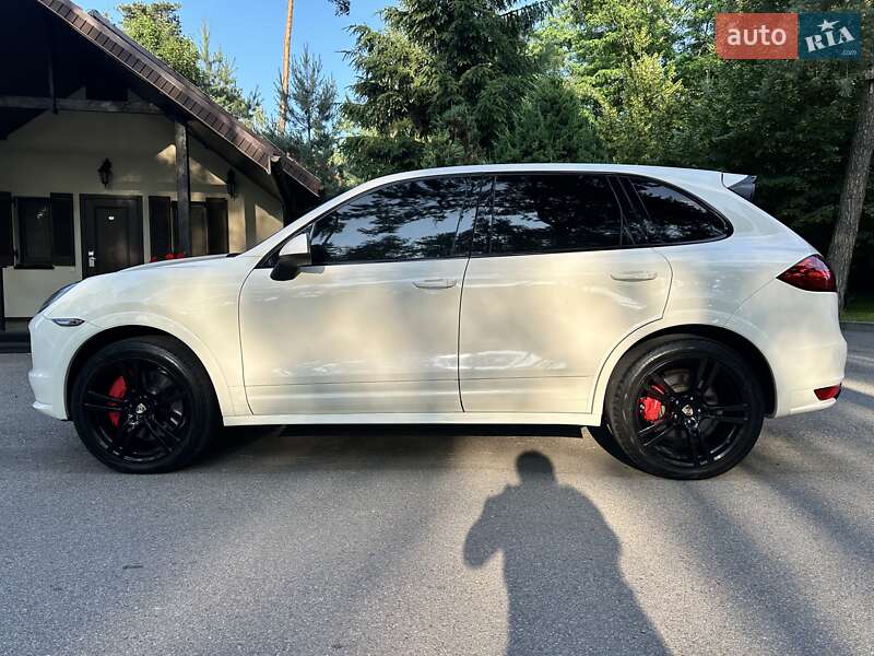 Внедорожник / Кроссовер Porsche Cayenne 2010 в Киеве