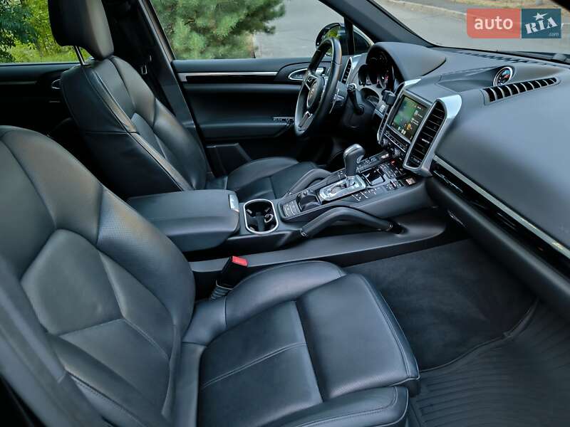 Внедорожник / Кроссовер Porsche Cayenne 2015 в Харькове