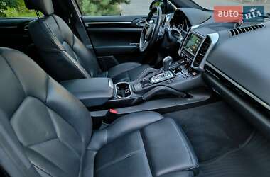 Внедорожник / Кроссовер Porsche Cayenne 2015 в 