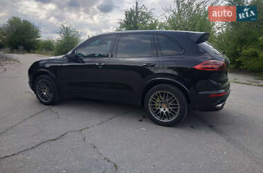 Внедорожник / Кроссовер Porsche Cayenne 2016 в 