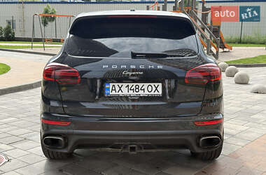 Внедорожник / Кроссовер Porsche Cayenne 2015 в 