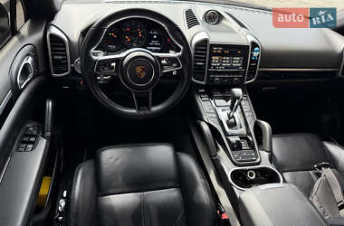 Внедорожник / Кроссовер Porsche Cayenne 2015 в 
