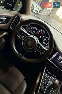 Внедорожник / Кроссовер Porsche Cayenne 2019 в 