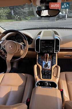 Внедорожник / Кроссовер Porsche Cayenne 2012 в 