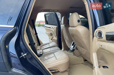 Внедорожник / Кроссовер Porsche Cayenne 2012 в 