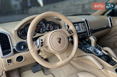 Внедорожник / Кроссовер Porsche Cayenne 2012 в 