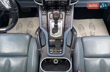 Позашляховик / Кросовер Porsche Cayenne 2012 в 