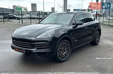 Внедорожник / Кроссовер Porsche Cayenne 2018 в 