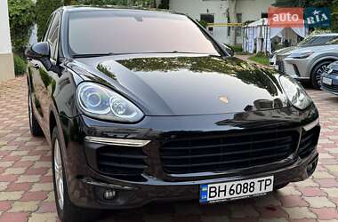 Внедорожник / Кроссовер Porsche Cayenne 2015 в 