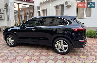 Внедорожник / Кроссовер Porsche Cayenne 2015 в 