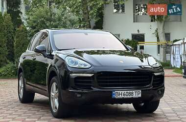 Внедорожник / Кроссовер Porsche Cayenne 2015 в 