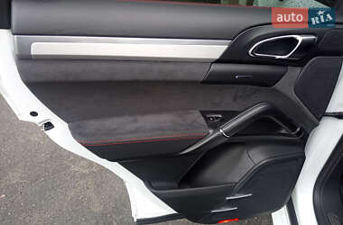 Внедорожник / Кроссовер Porsche Cayenne 2015 в 