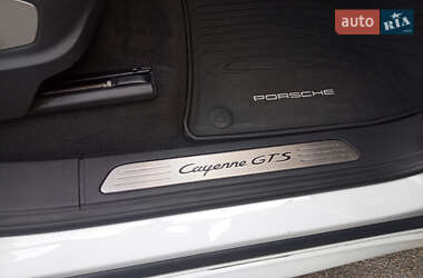 Внедорожник / Кроссовер Porsche Cayenne 2015 в 