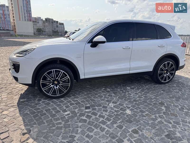 Позашляховик / Кросовер Porsche Cayenne 2015 в Дніпрі