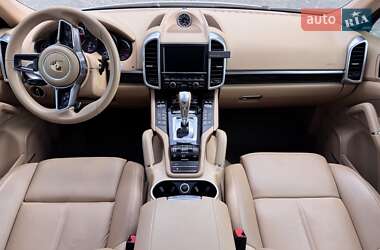 Внедорожник / Кроссовер Porsche Cayenne 2015 в 