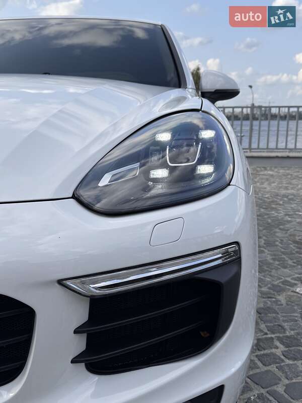Позашляховик / Кросовер Porsche Cayenne 2015 в Дніпрі