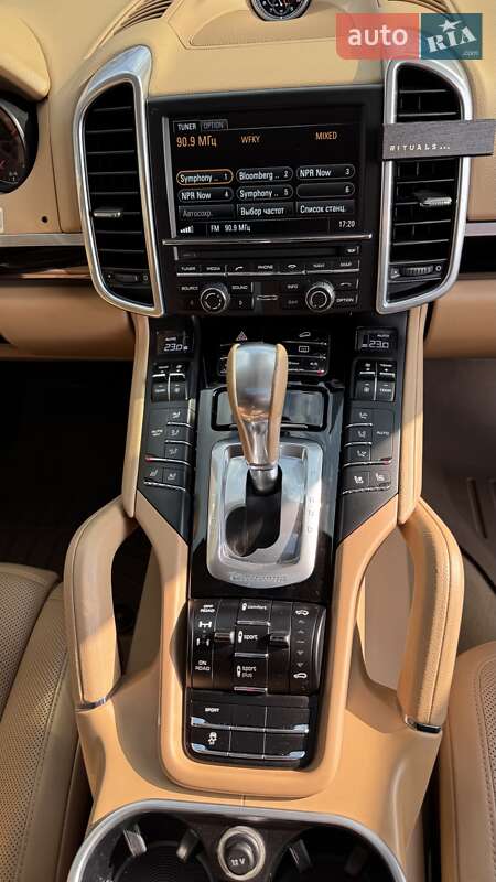 Позашляховик / Кросовер Porsche Cayenne 2015 в Дніпрі