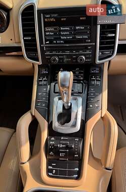 Внедорожник / Кроссовер Porsche Cayenne 2015 в 