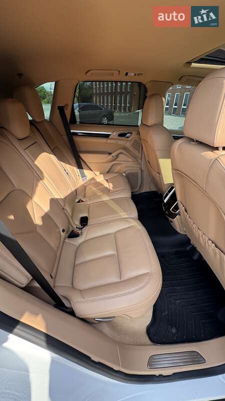 Позашляховик / Кросовер Porsche Cayenne 2015 в Дніпрі