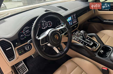 Внедорожник / Кроссовер Porsche Cayenne 2018 в 