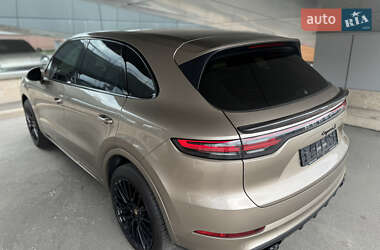 Внедорожник / Кроссовер Porsche Cayenne 2018 в 