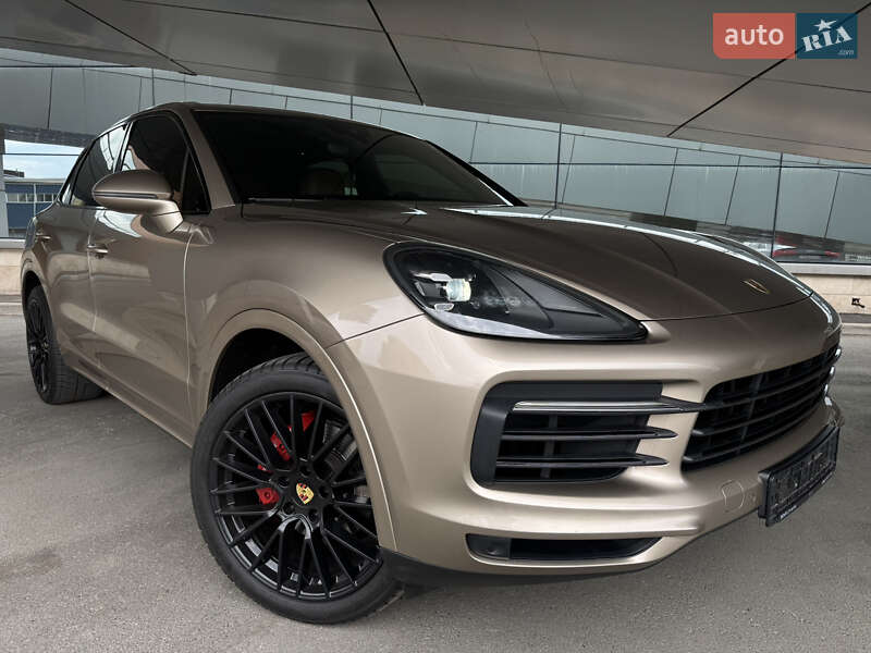 Внедорожник / Кроссовер Porsche Cayenne 2018 в 