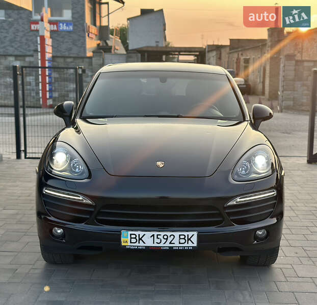 Внедорожник / Кроссовер Porsche Cayenne 2011 в Ровно