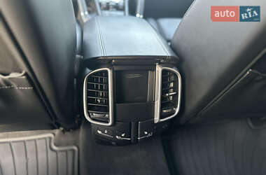 Внедорожник / Кроссовер Porsche Cayenne 2011 в 