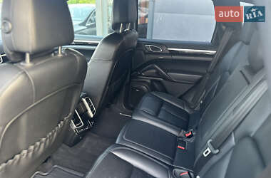 Внедорожник / Кроссовер Porsche Cayenne 2011 в 