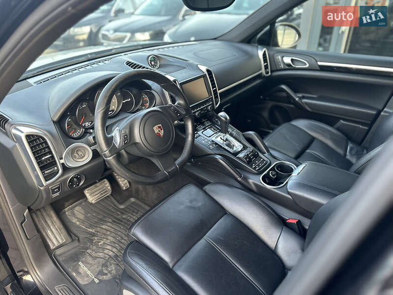 Внедорожник / Кроссовер Porsche Cayenne 2011 в Ровно