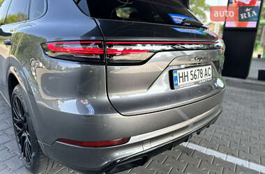Внедорожник / Кроссовер Porsche Cayenne 2019 в 