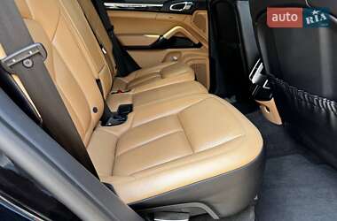 Внедорожник / Кроссовер Porsche Cayenne 2017 в 