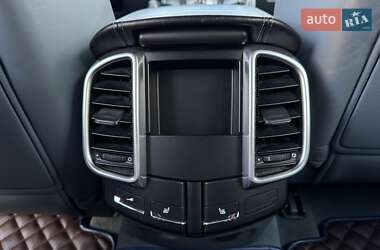 Внедорожник / Кроссовер Porsche Cayenne 2011 в 