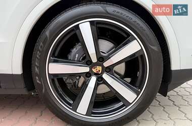 Внедорожник / Кроссовер Porsche Cayenne 2023 в 