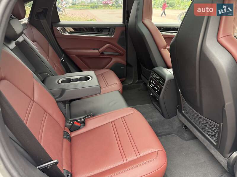 Внедорожник / Кроссовер Porsche Cayenne 2023 в Киеве