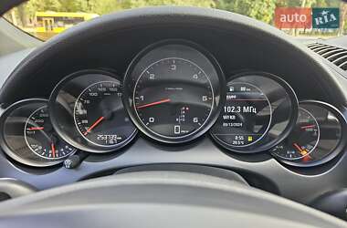 Внедорожник / Кроссовер Porsche Cayenne 2013 в 