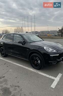Внедорожник / Кроссовер Porsche Cayenne 2016 в 