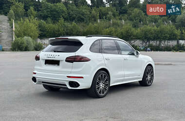 Позашляховик / Кросовер Porsche Cayenne 2015 в 
