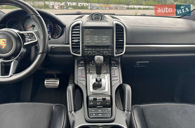 Позашляховик / Кросовер Porsche Cayenne 2015 в 