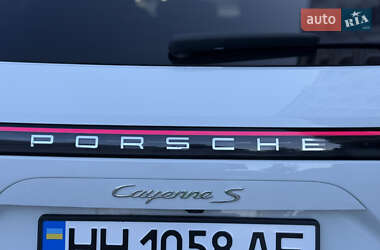 Внедорожник / Кроссовер Porsche Cayenne 2020 в 
