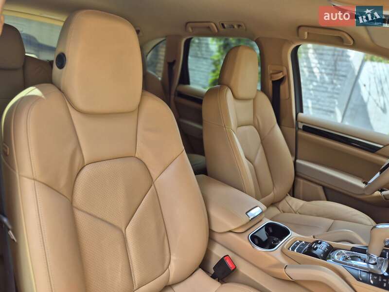 Позашляховик / Кросовер Porsche Cayenne 2013 в Запоріжжі