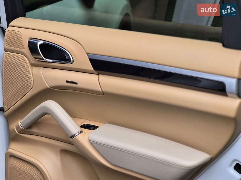 Позашляховик / Кросовер Porsche Cayenne 2013 в Запоріжжі