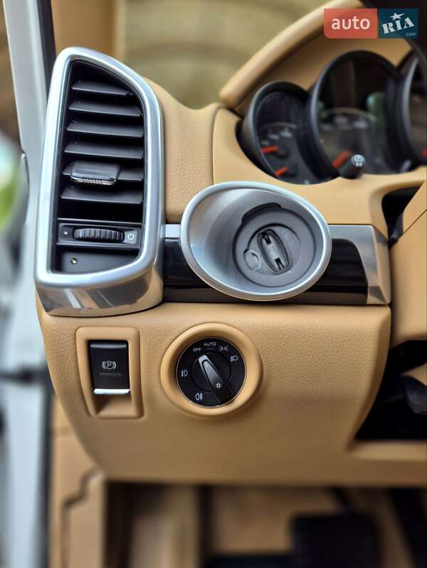 Позашляховик / Кросовер Porsche Cayenne 2013 в Запоріжжі