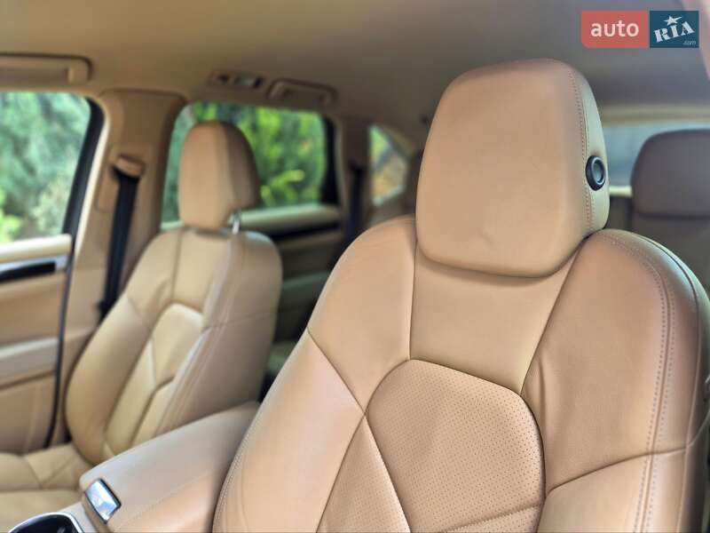 Позашляховик / Кросовер Porsche Cayenne 2013 в Запоріжжі