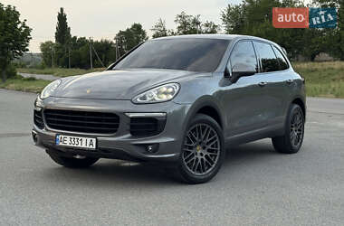 Внедорожник / Кроссовер Porsche Cayenne 2015 в 