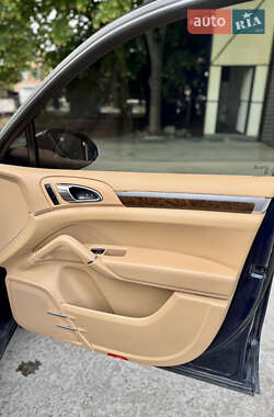 Внедорожник / Кроссовер Porsche Cayenne 2012 в 