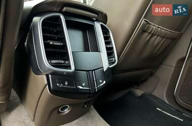 Позашляховик / Кросовер Porsche Cayenne 2013 в 