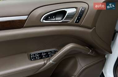 Позашляховик / Кросовер Porsche Cayenne 2013 в 